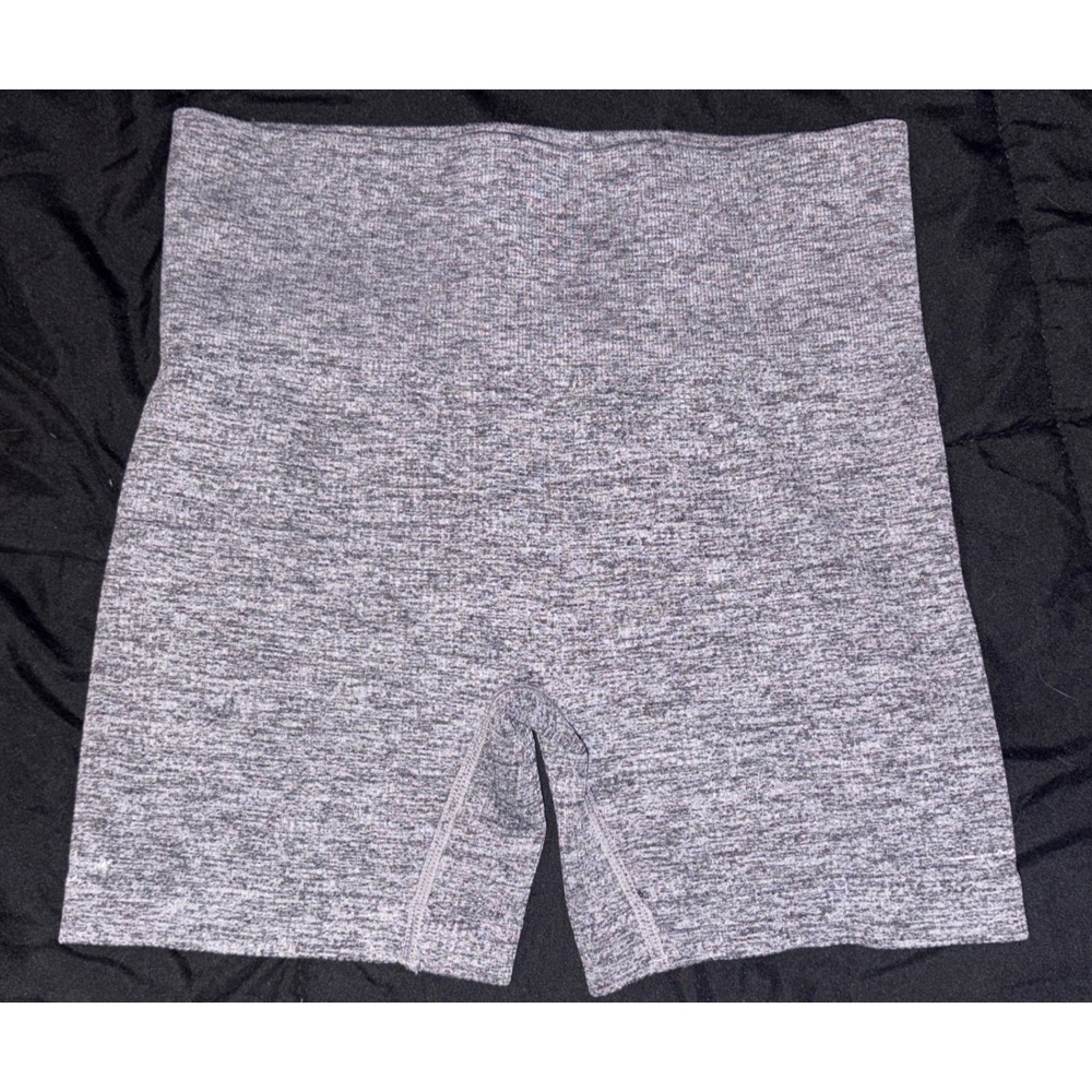Colsie Heather Gray Ribbed Bike Activewear Fitted Lounge Shorts, Medium